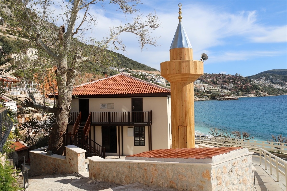Antalya\'daki Lami Bey Camisi\'nin Restorasyonu Tamamlandı