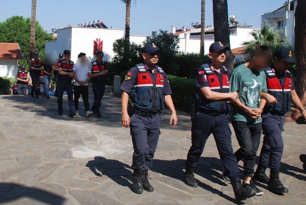 Aydın\'da Uyuşturucu Operasyonunda 8 Şüpheli Tutuklandı