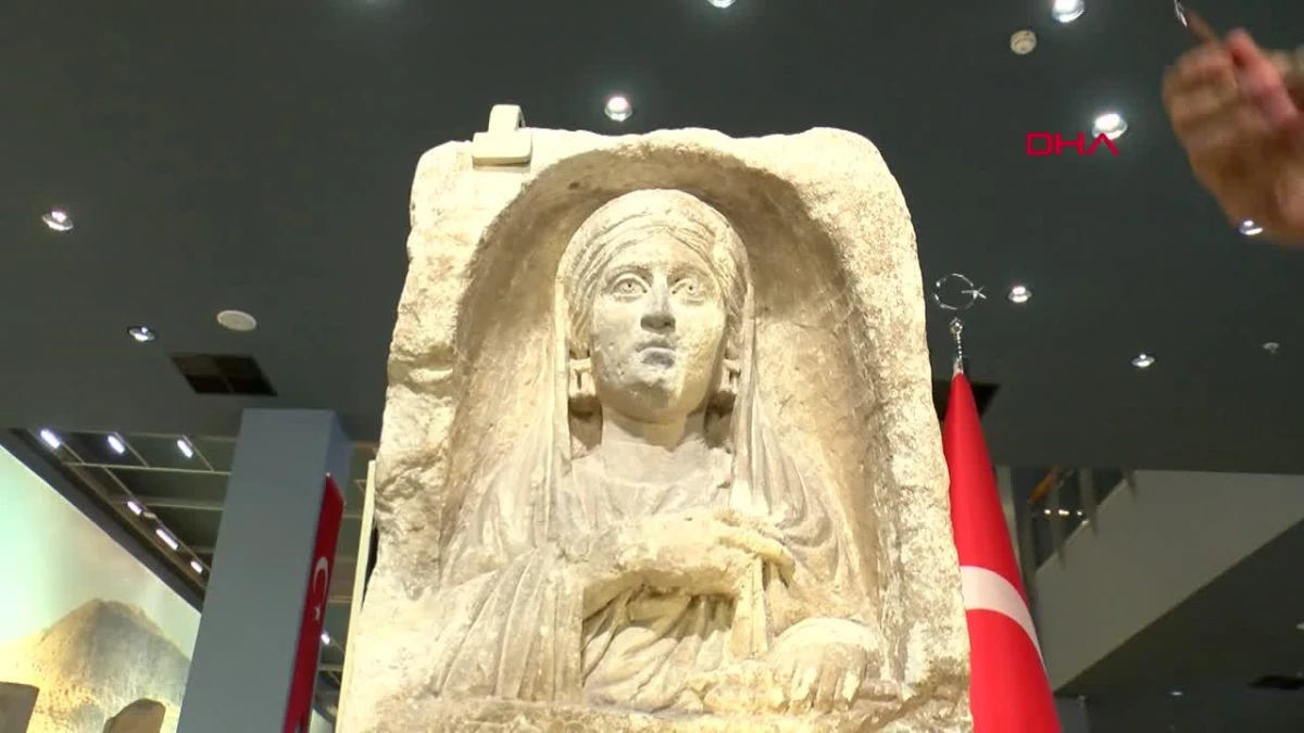 Kültür ve Turizm Bakanı Mehmet Nuri Ersoy, Zeugma Antik Kenti\'nden kaçırılan mezar stelinin İtalya\'dan iadesini kutladı