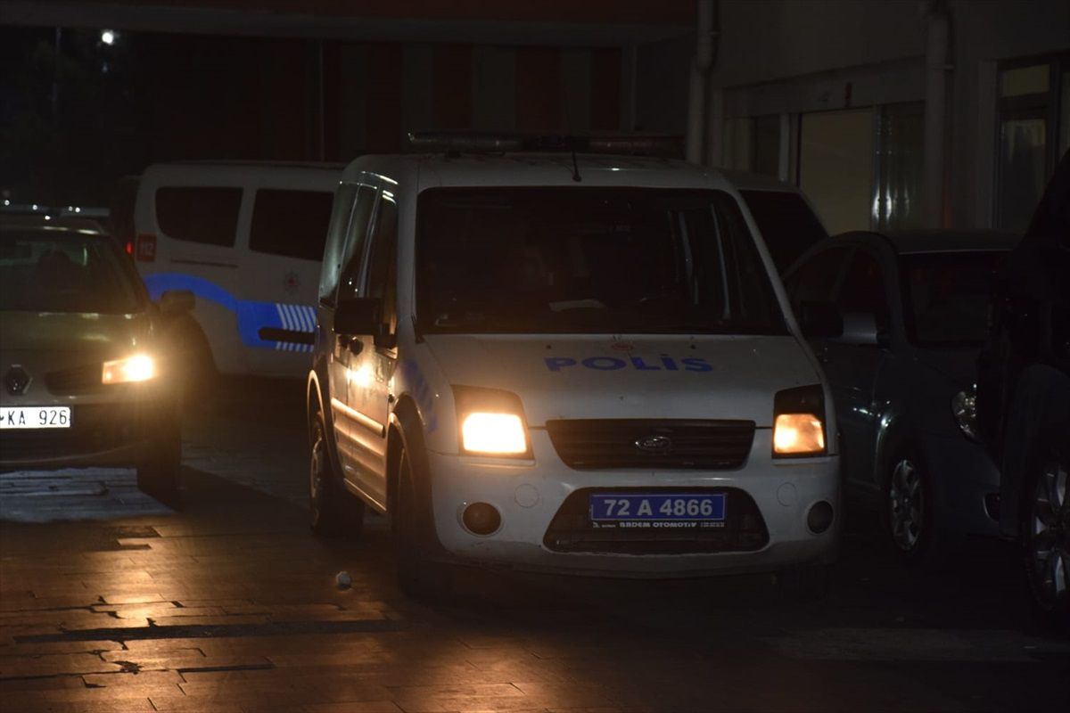 Batman\'da otomobil ile yunus ekibine ait motosikletin çarpışması sonucu 1\'i ağır 2 polis memuru yaralandı