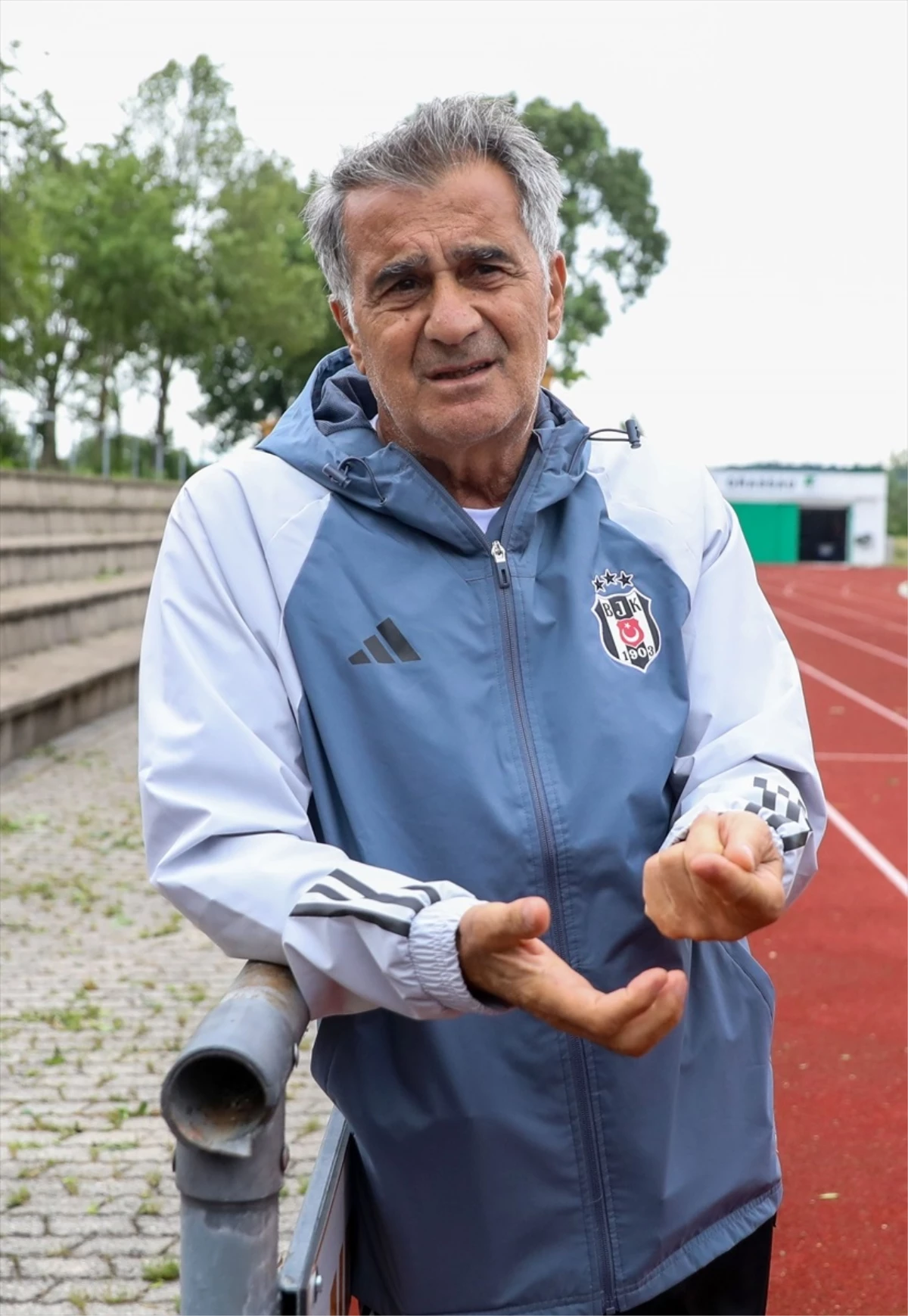 Beşiktaş Teknik Direktörü Şenol Güneş, yeni sezon planlamasını değerlendirdi Açıklaması