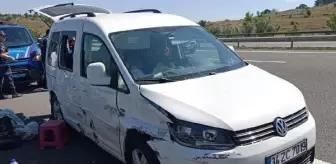 TEM Otoyolu Bolu Geçişinde Lastik Patlayan Araç Kazaya Neden Oldu