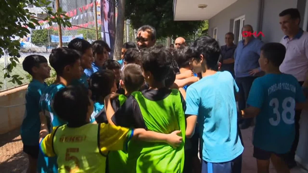Çukurova Belediye Başkanı Yaz Spor Okullarını Ziyaret Etti