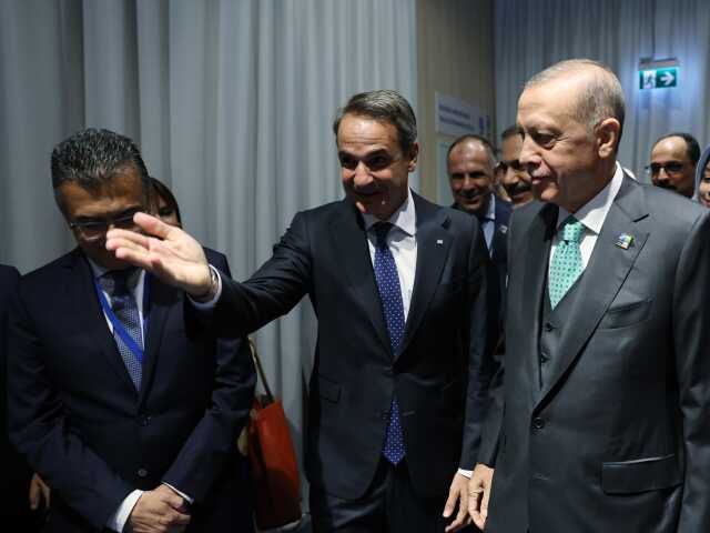 Cumhurbaşkanı Erdoğan'la görüşmesi Yunanistan'da kriz yarattı! Miçotakis'i yerden yere vuruyorlar Cumhurbaşkanı Erdoğan'la görüşmesi Yunanistan'da kriz yarattı! Miçotakis'i yerden yere vuruyorlar