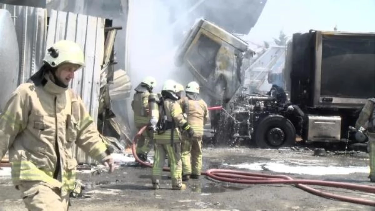 Esenyurt Belediyesi\'ne ait çöp toplama araçlarının bakım atölyesinde yangın çıktı