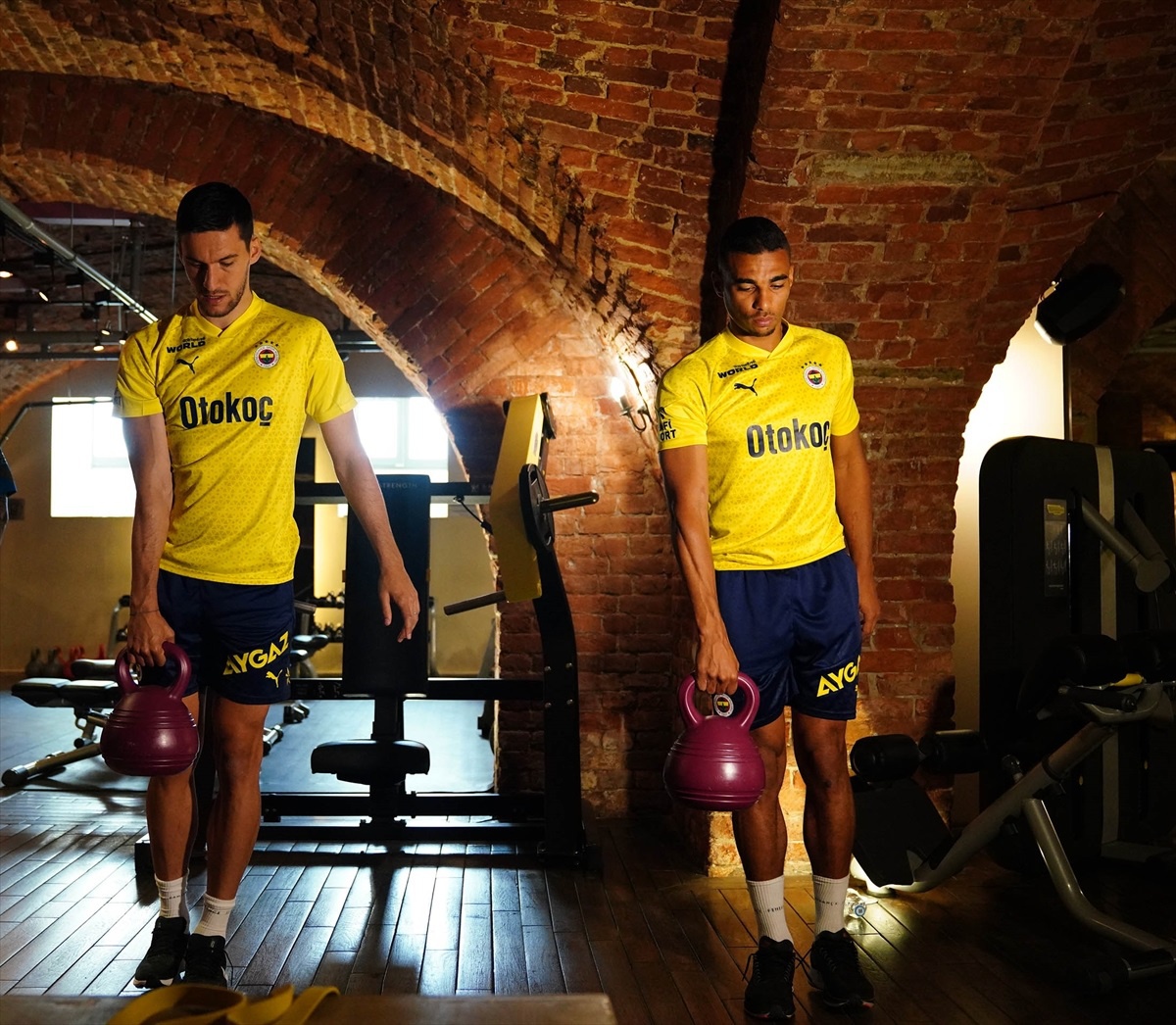 Fenerbahçe\'nin yeni transferleri Rusya kampına katıldı