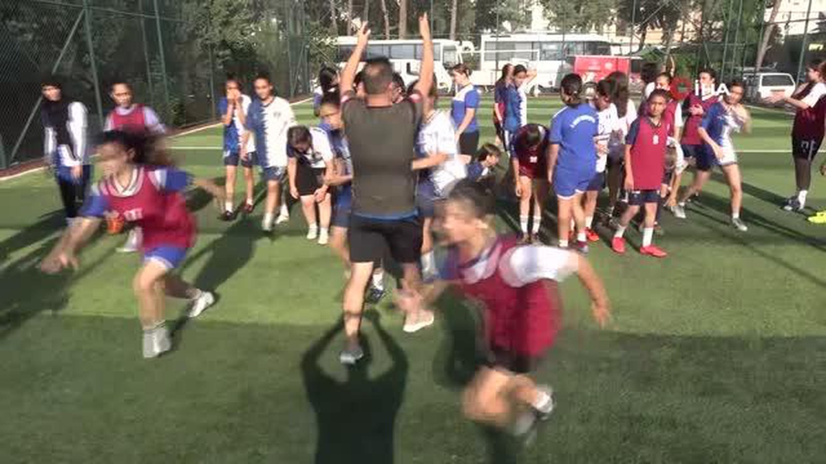 Futbol Aşkıyla 200 Kilometre Yol Giden Kızlar