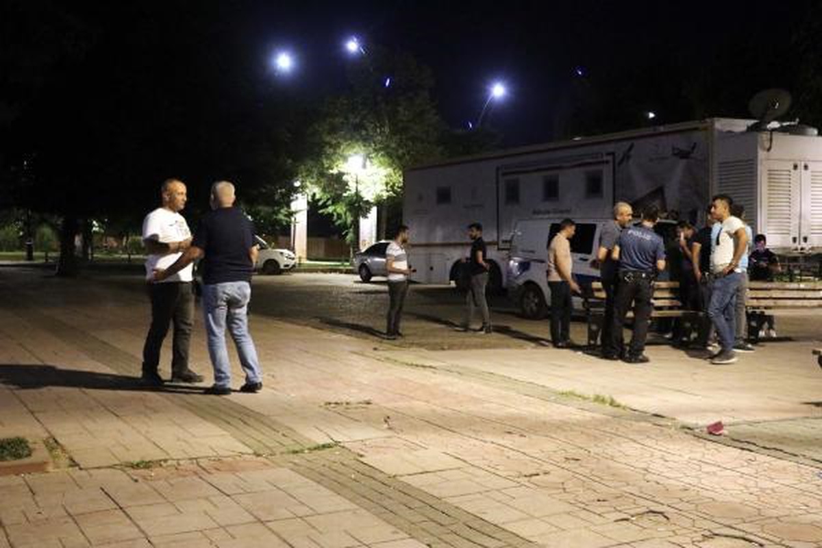 Gaziantep\'te Bekçilere Bıçaklı Saldırı: Saldırgan Hayatını Kaybetti