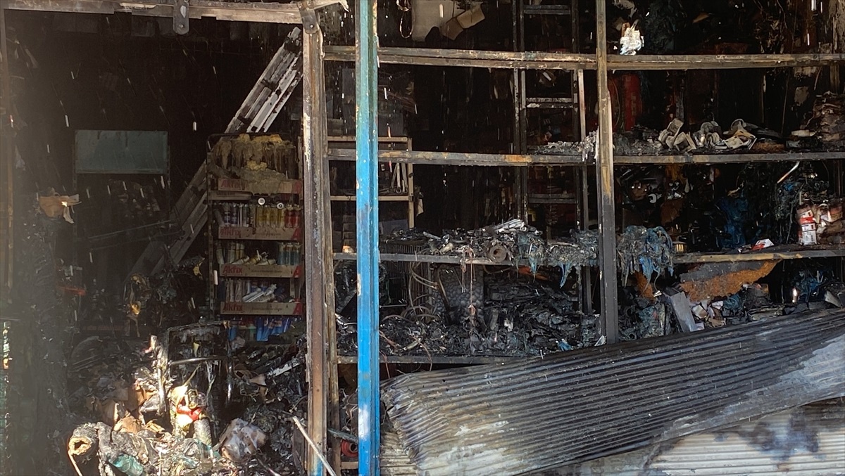Hatay\'da hırdavat dükkanında çıkan yangın söndürüldü