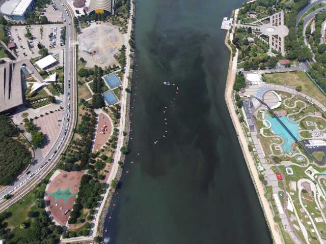 İstanbul'un Altın Boynuz'u Haliç kirlilik nedeniyle kararıyor İstanbul'un Altın Boynuz'u Haliç kirlilik nedeniyle kararıyor