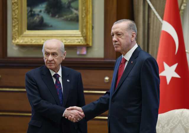 'İsveç'in NATO'da olmasını nasıl hazmedeceğiz' demişti! Cumhurbaşkanı Erdoğan, uçaktan iner inmez Bahçeli ile görüştü 'İsveç'in NATO'da olmasını nasıl hazmedeceğiz' demişti! Cumhurbaşkanı Erdoğan, uçaktan iner inmez Bahçeli ile görüştü