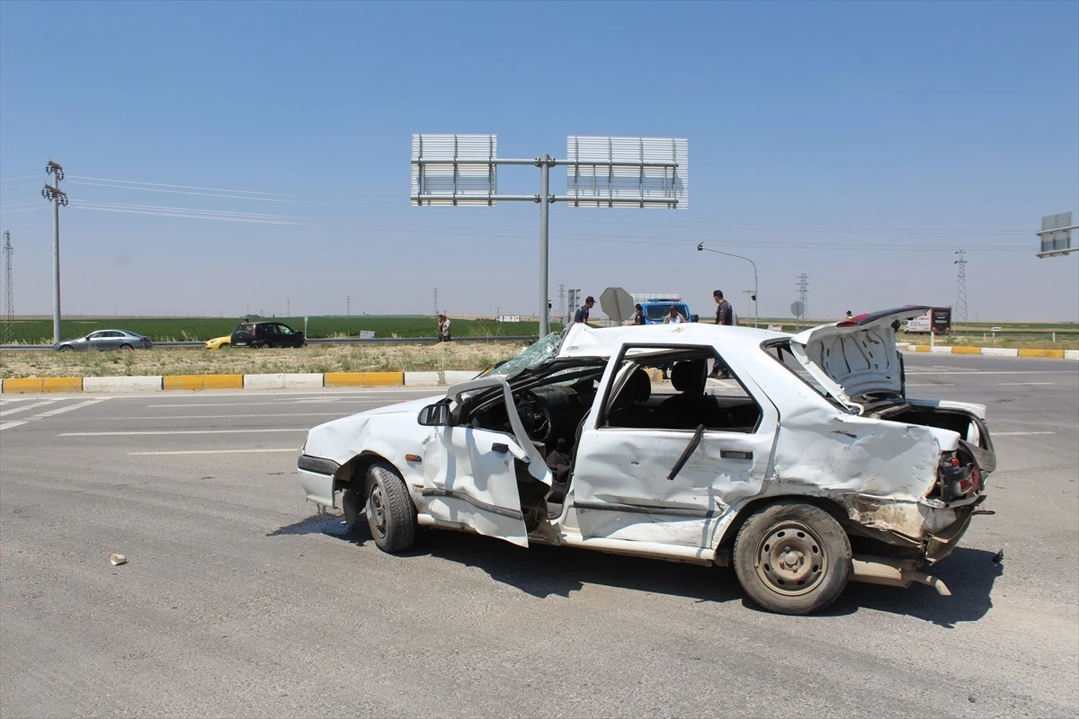 Konya Yunak\'ta Otomobil Çarpışması: 6 Yaralı