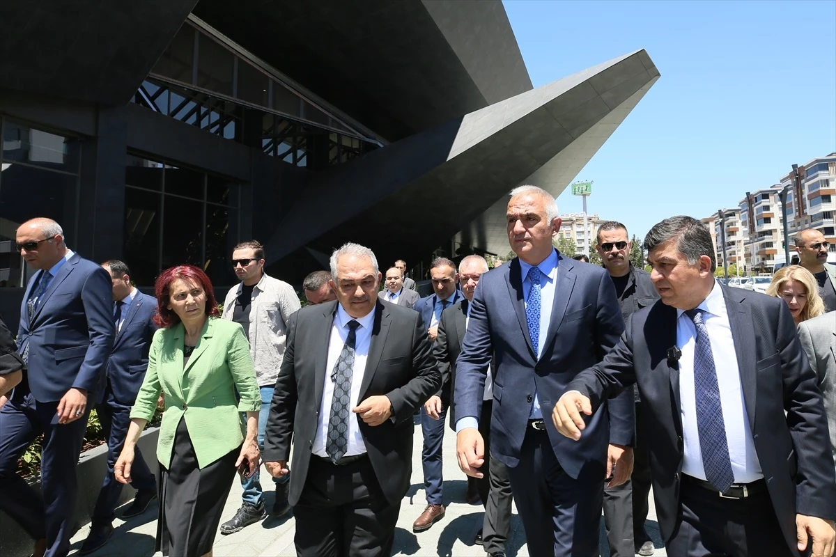 Kültür ve Turizm Bakanı Gaziantep\'te Ziyaretlerde Bulundu
