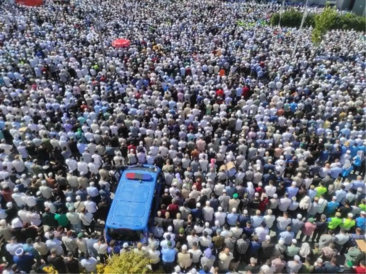 Menzil Cemaatinin Lideri Abdülbaki El Hüseyni Toprağa Verildi