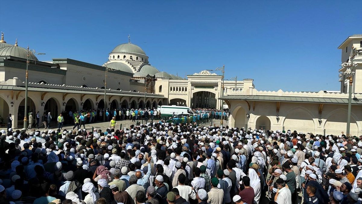 Menzil Cemaatinin Lideri Seyyid Abdulbaki Elhüseyni\'nin Cenazesi Kahta\'da Defnedildi