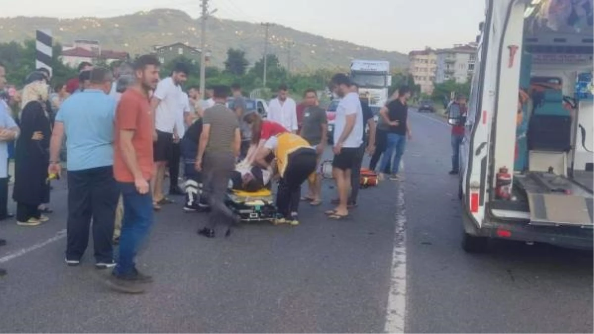 Perşembe\'de motosiklet kazası: Sollama sırasında otomobil çarptı, genç hayatını kaybetti
