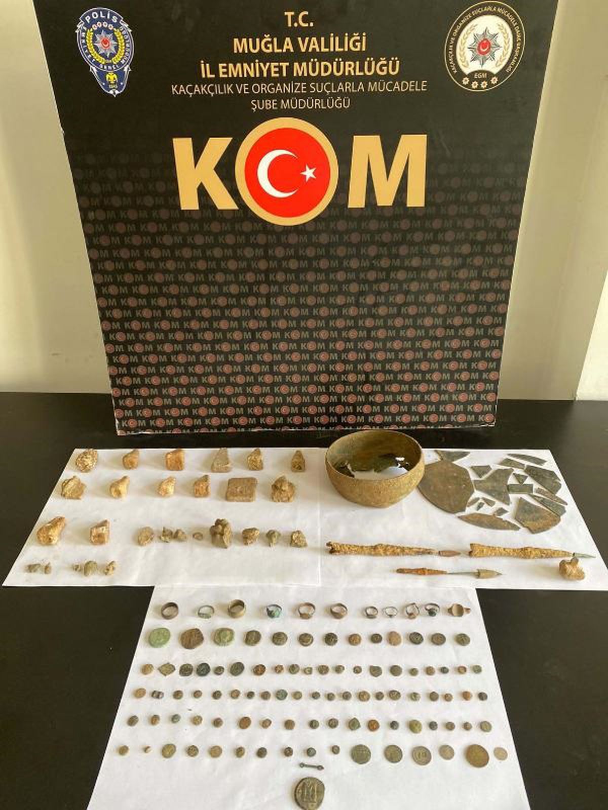 Akyaka\'da Tarihi Eser Operasyonu: 132 Parça Eser Ele Geçirildi