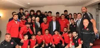 Niğde Valisi Mustafa Koç, Grekoromen Güreş Milli Takımı'nı ziyaret etti