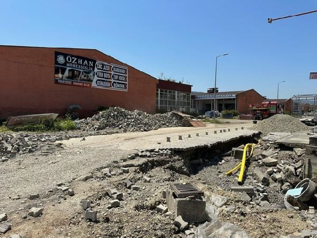 Bartın\'daki selde zarar gören ayakkabı atölyesindeki 22 bin ayakkabı temizleniyor