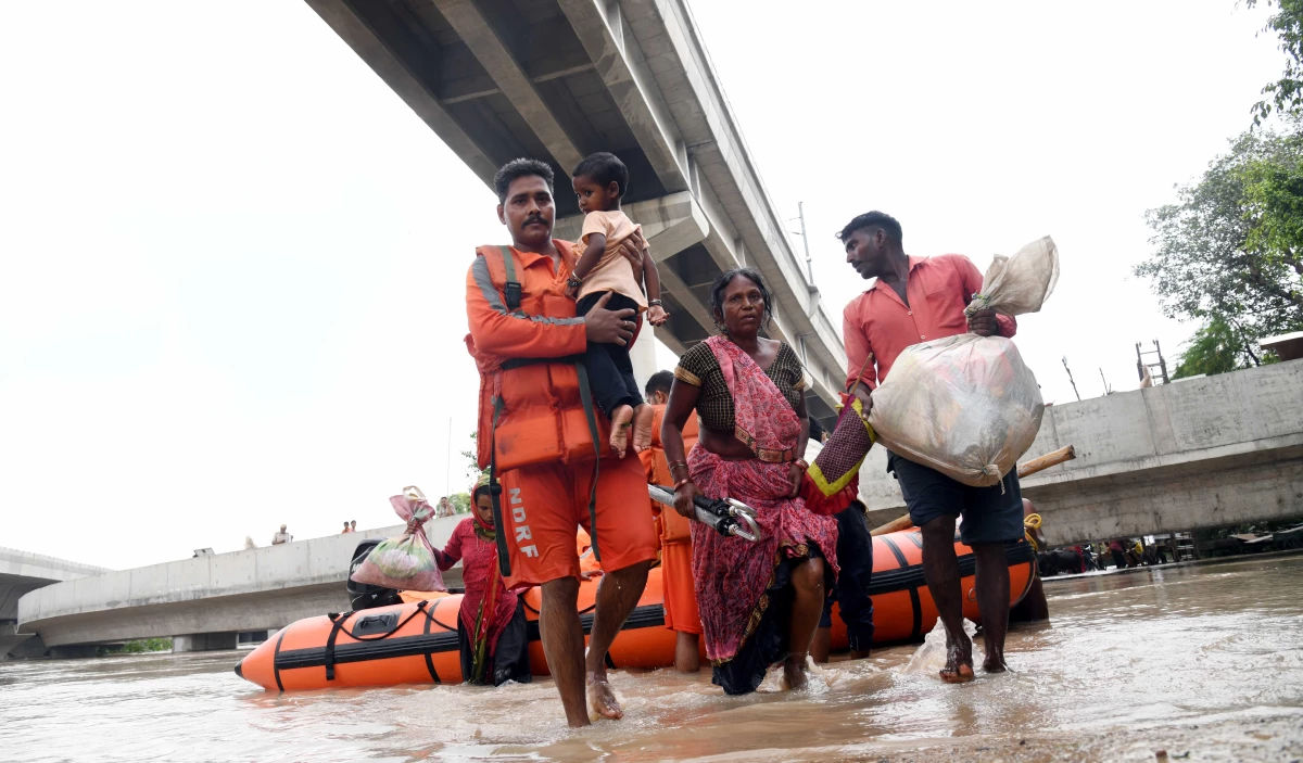 Şiddetli Yağışlar Hindistan\'ı Vurdu
