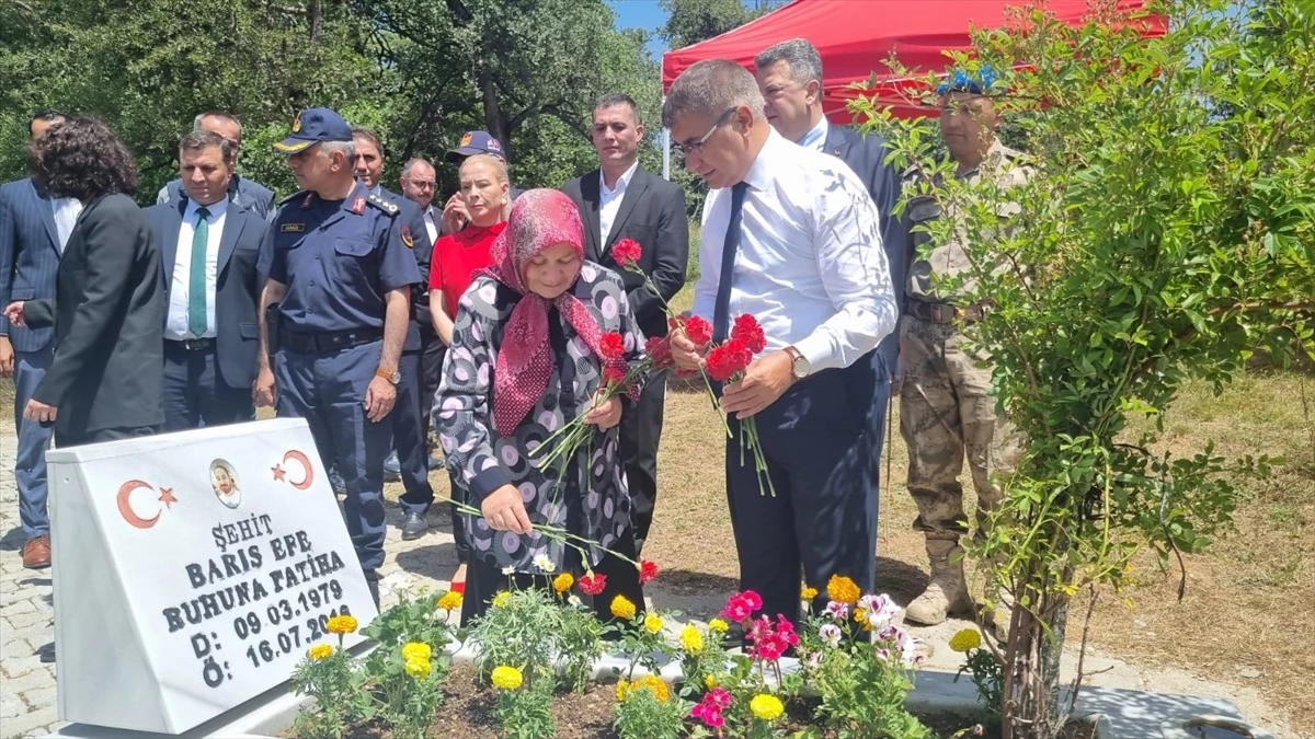 15 Temmuz şehidi Barış Efe Karabük\'teki mezarı başında anıldı