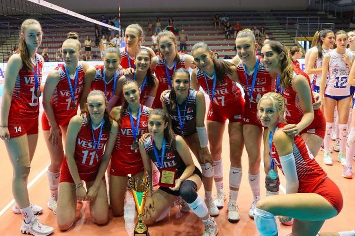 19 Yaş Altı Kız Voleybol Milli Takımı, Balkan Şampiyonası\'nda ikinci oldu
