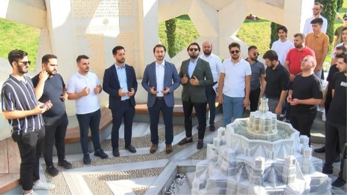 AK Parti Gençlik Kolları 15 Temmuz Şehitleri Anıtı\'nda Basın Açıklaması Yaptı