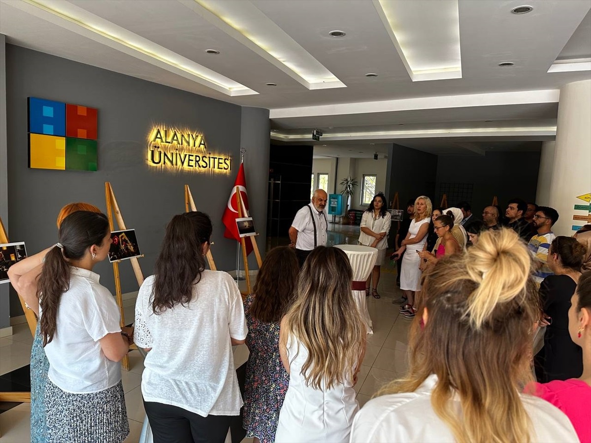 Alanya Üniversitesinde 15 Temmuz Demokrasi ve Milli Birlik Günü etkinlikleri kapsamında fotoğraf sergisi açıldı