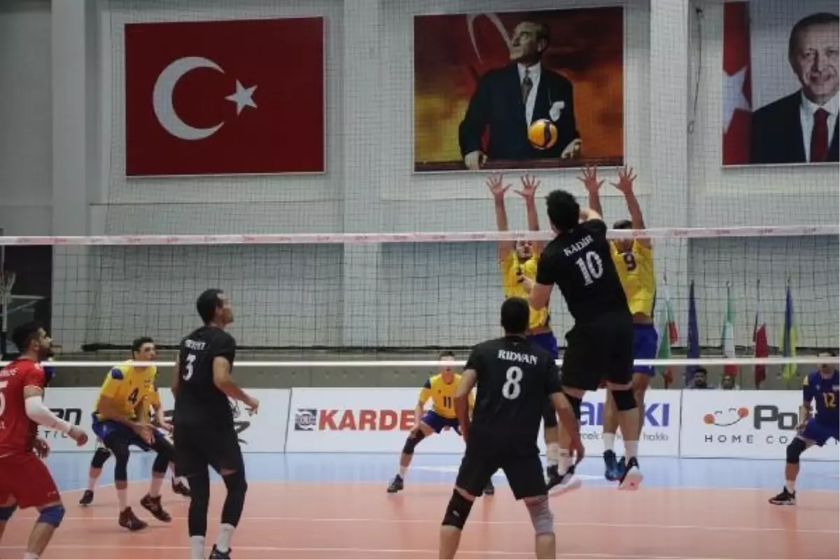 Türkiye İşitme Engelliler Erkek Milli Voleybol Takımı, Avrupa Şampiyonası'nda galibiyetlerle başladı