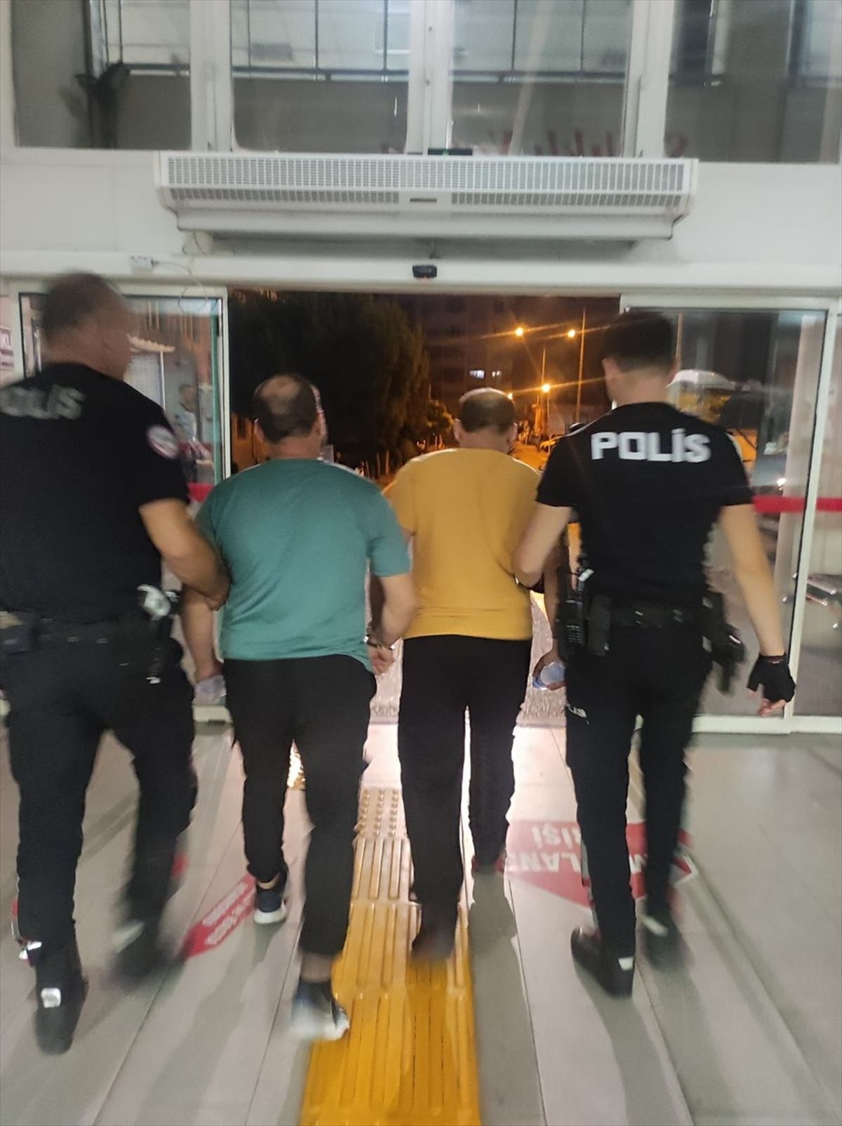 Aydın\'da İkiz Kardeşler Hapis Cezasıyla Cezaevine Gönderildi
