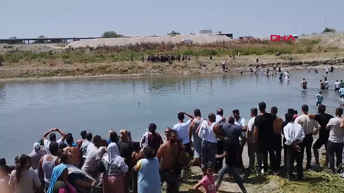 Mustafakemalpaşa\'da 14 yaşındaki çocuk çaya girerken boğuldu