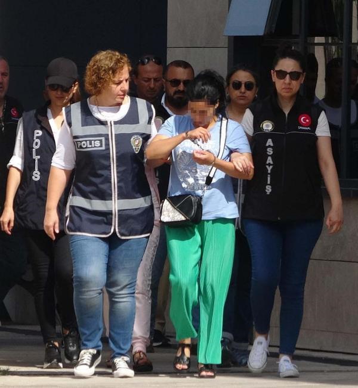 Çanakkale\'de yabancı uyruklu kadınlara fuhuş yaptıran çeteye operasyon (2)