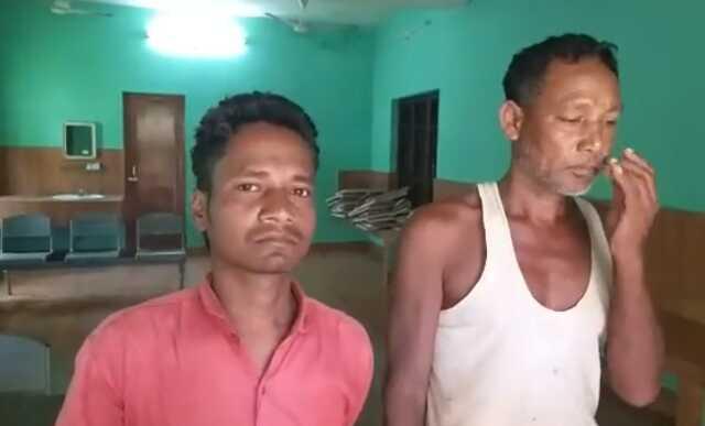 Ceset yakma alanında yarı yanmış insan eti yiyen iki kişi köylüler tarafından dövüldü