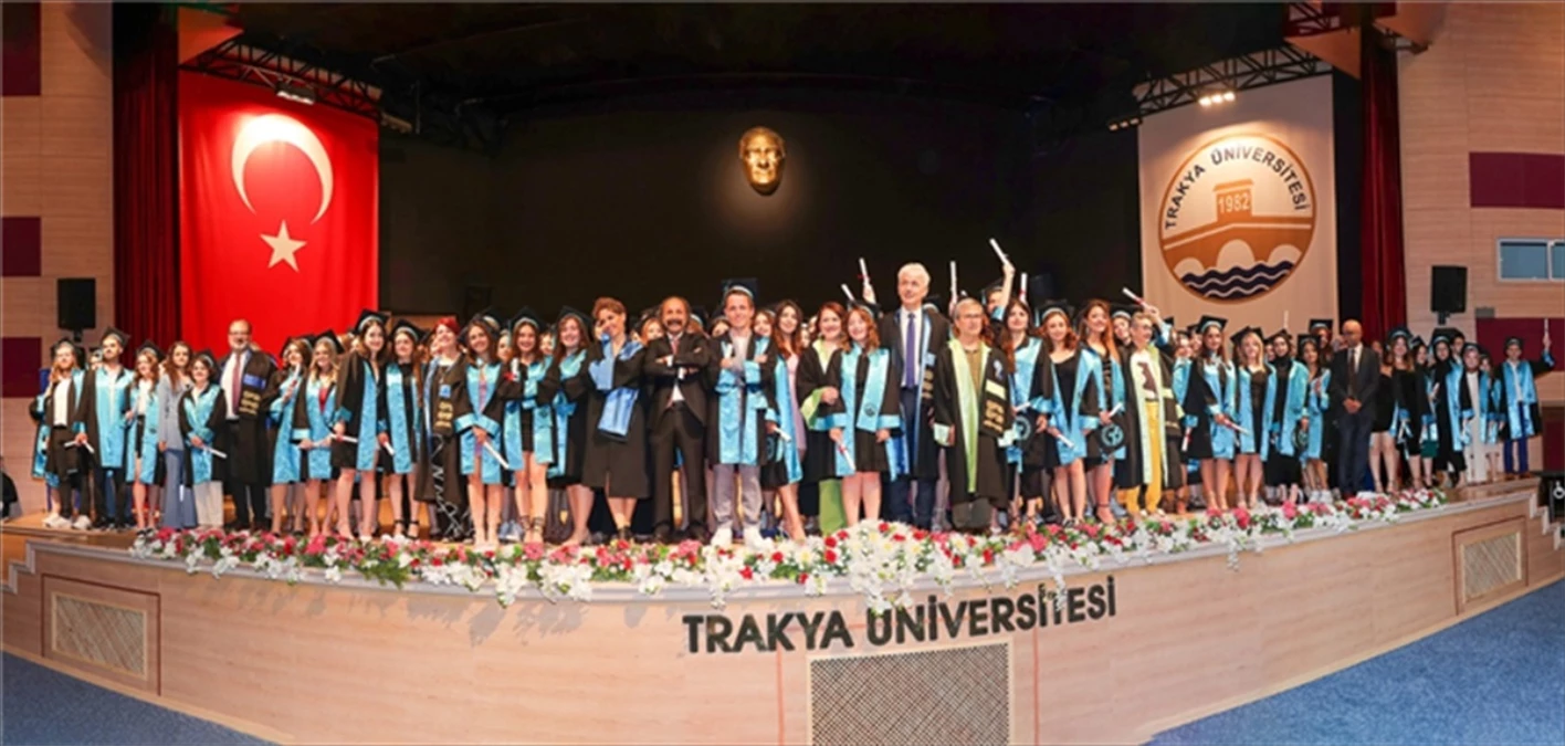 Trakya Üniversitesi\'nde Mezuniyet Töreni Düzenlendi