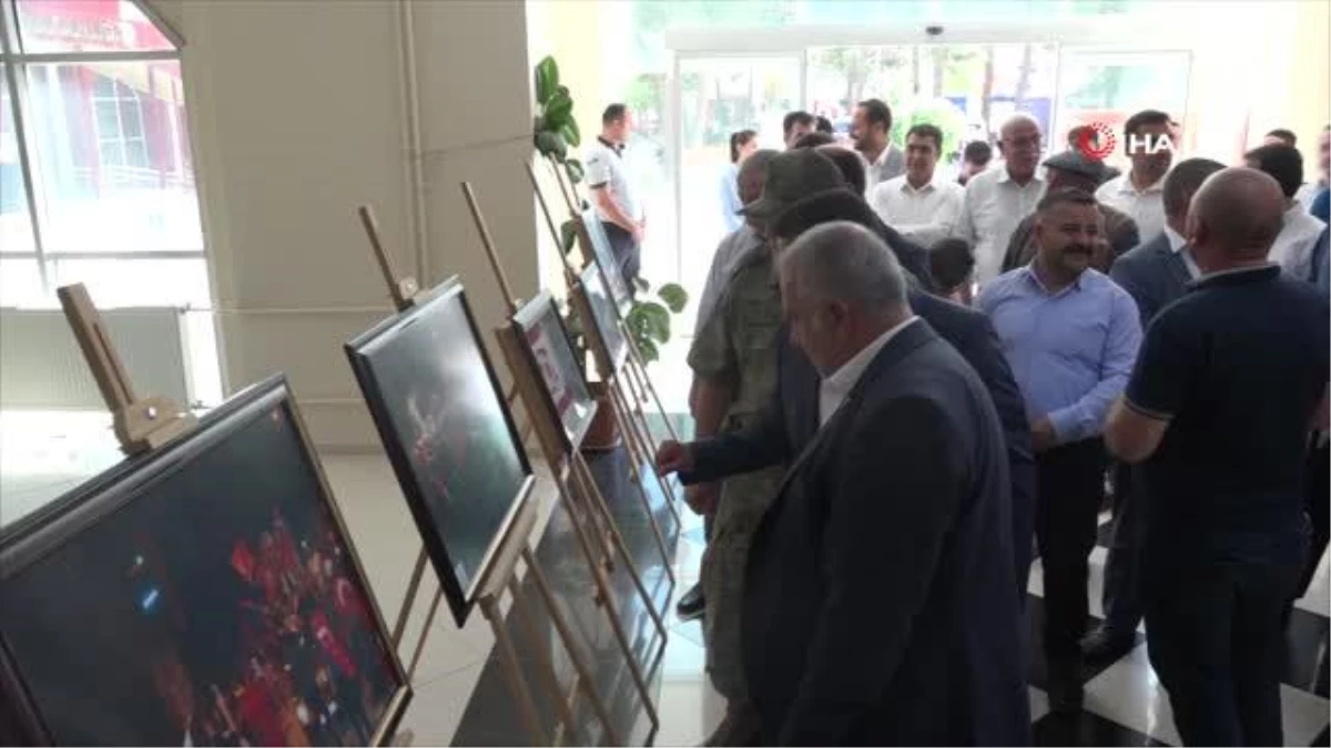 Erciş'te 15 Temmuz konulu fotoğraf sergisi açıldı