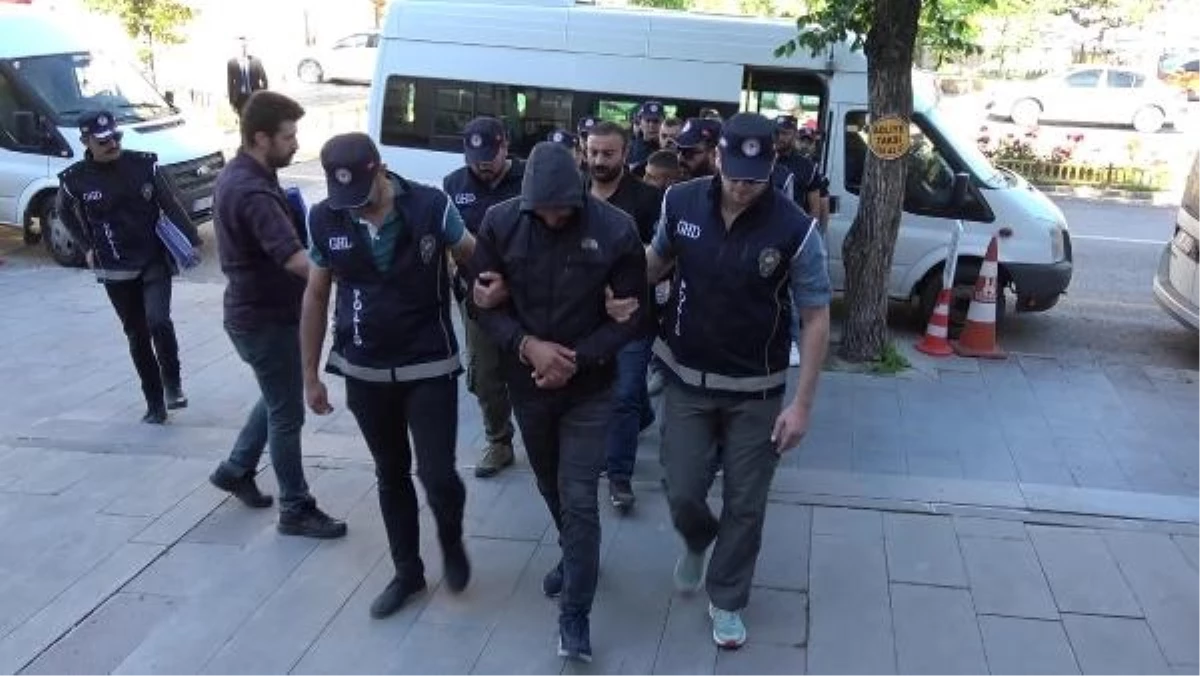 Erzurum\'da Göçmen Kaçakçılarına Operasyon: 7 Şüpheli Adliyeye Sevk Edildi