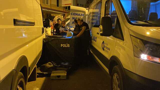 Evine giden kadın manevra yapan minibüsün altında kalarak can verdi Evine giden kadın manevra yapan minibüsün altında kalarak can verdi