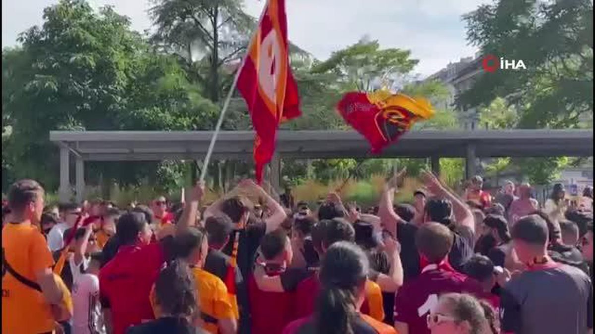 Galatasaray taraftarları Viyana sokaklarında