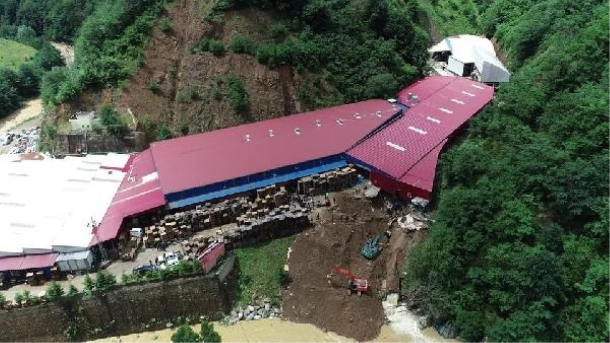 Giresun\'da Su Fabrikasında Menfez Çökmesi: 1 Ölü, 2 Yaralı