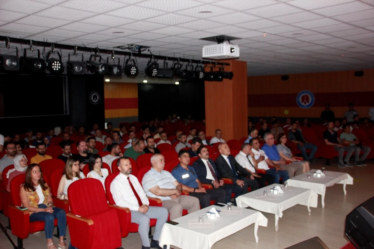 Hakkari Üniversitesi\'nde 15 Temmuz Demokrasi ve Milli Birlik Günü Programı Düzenlendi