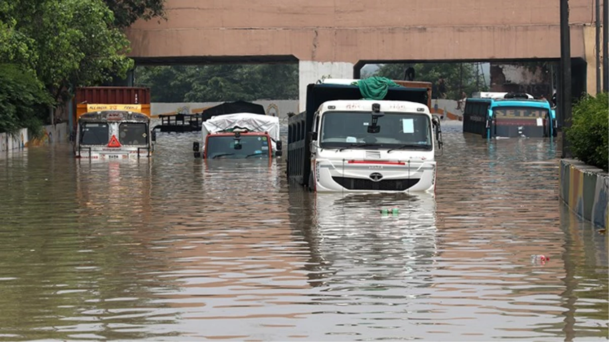 Hindistan\'da sel felaketinde can kaybı 100\'ü aştı