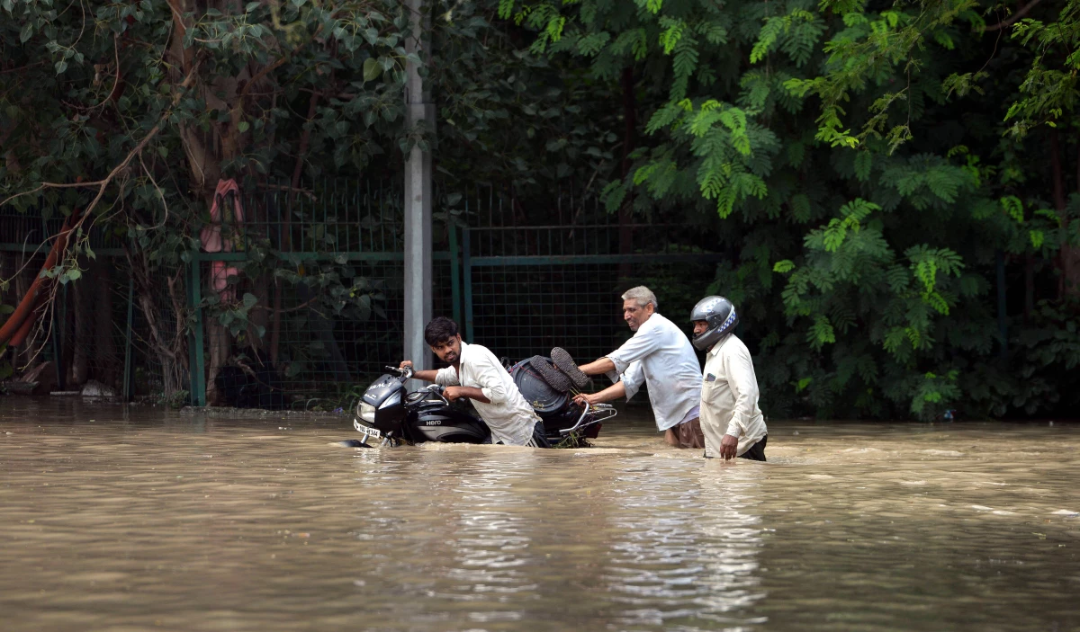 Hindistan\'ın Başkenti Yeni Delhi Sular Altında Kaldı