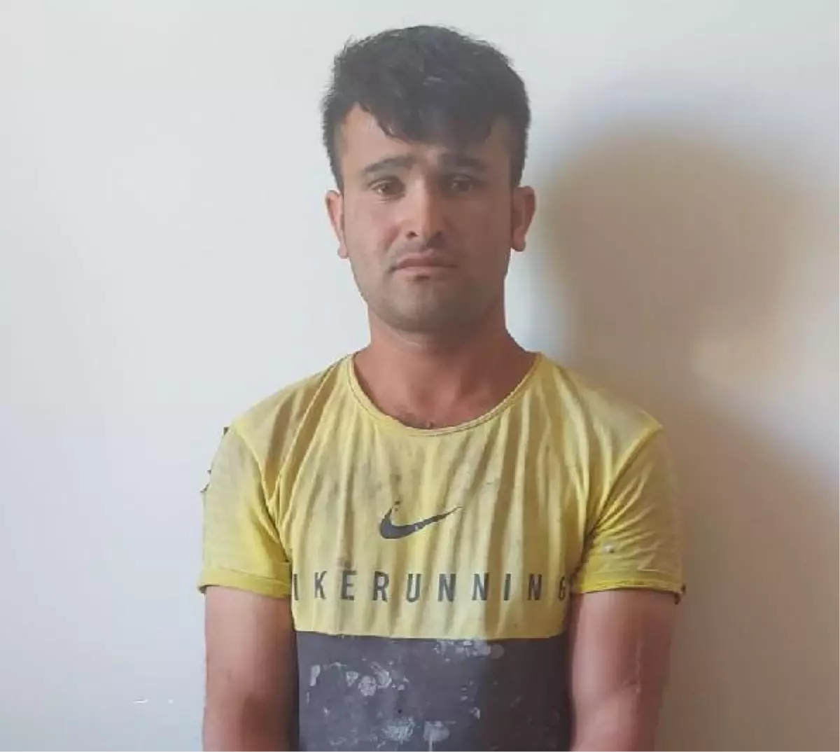 Afganistan uyruklu göçmen, jandarma gömleğiyle yakalandı