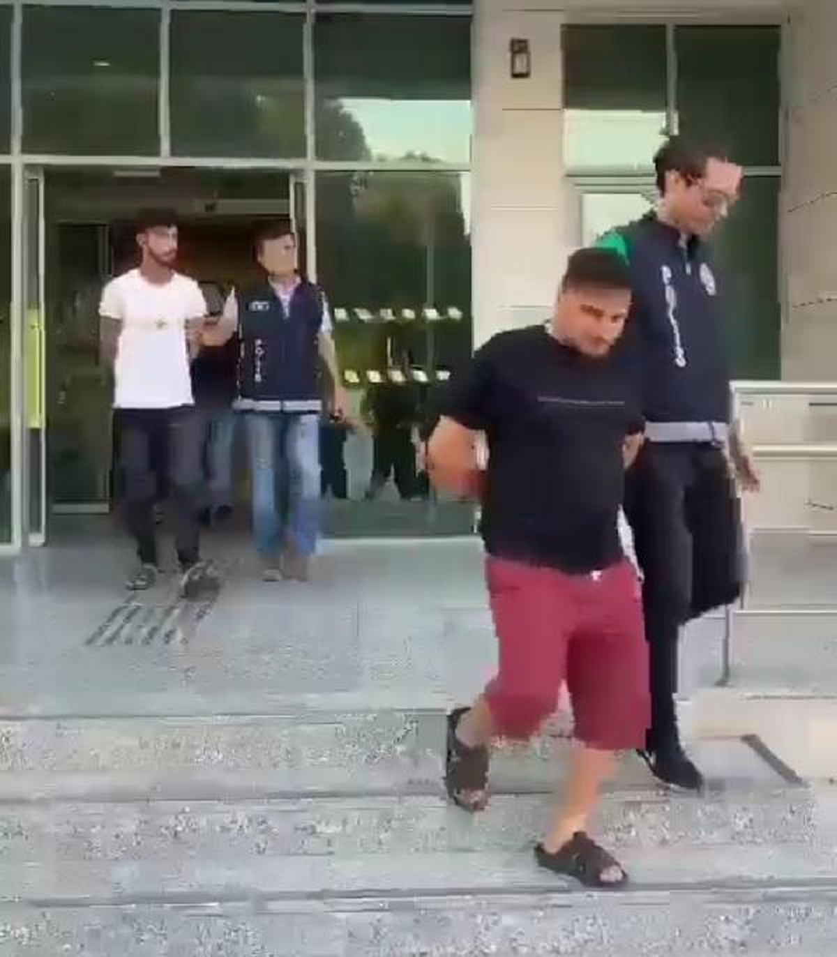 Adana\'da 20 Suriyeli kaçak göçmen yakalandı, 3 şüpheli tutuklandı