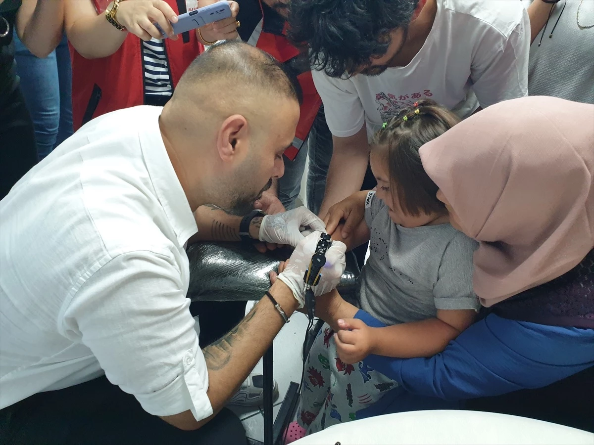 Osmaniye\'de Engellilerin Bileklerine Kimlik Bilgileri Dövme Şeklinde İşleniyor
