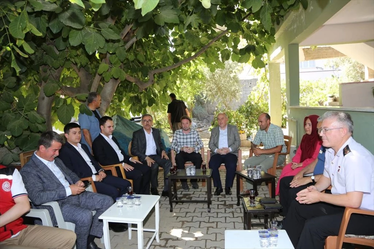 Kahramanmaraş Valisi 15 Temmuz Şehitlerini ve Gazileri Ziyaret Etti