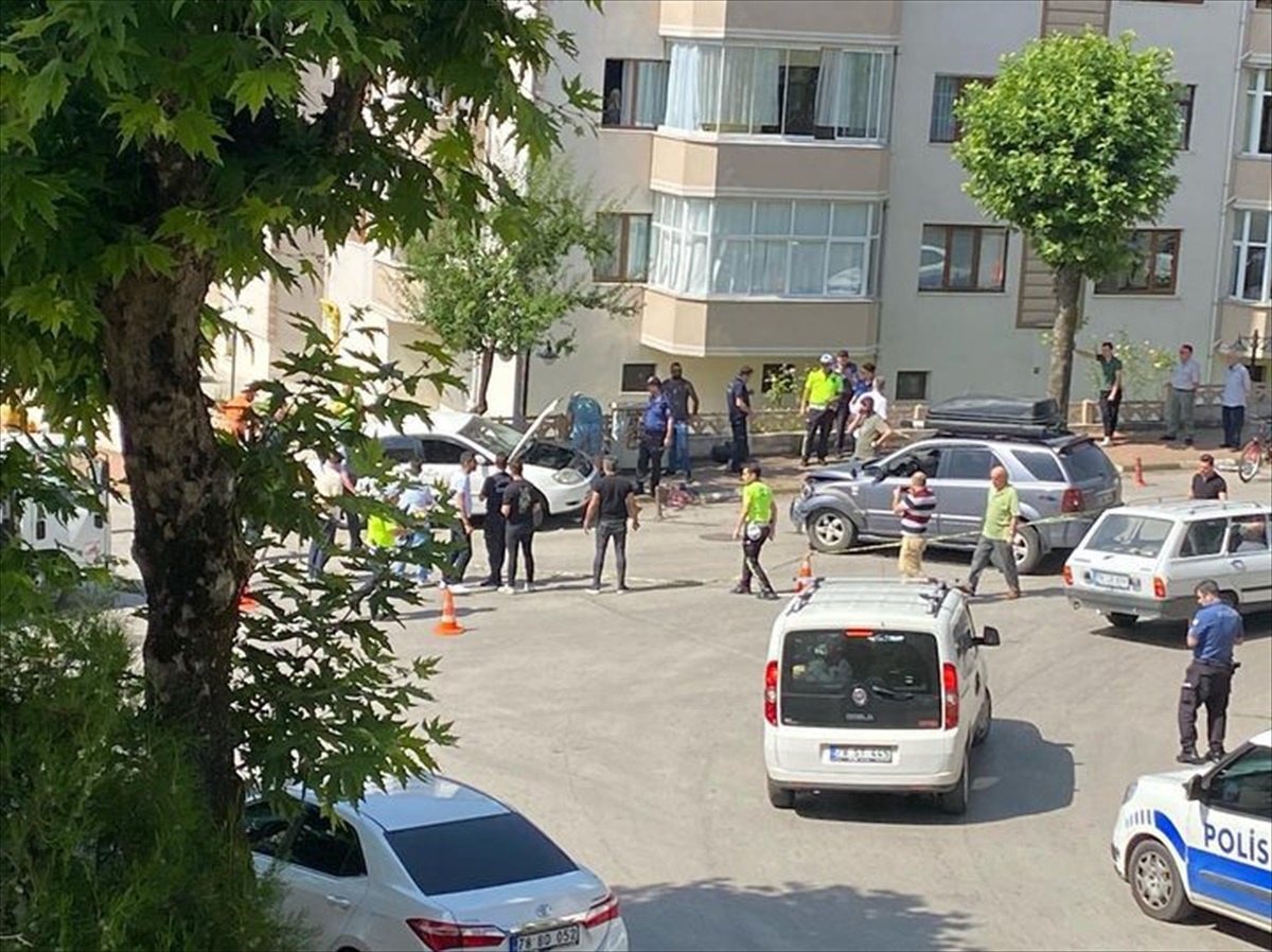 Safranbolu\'da Cip ile Otomobil Çarpıştı: 3 Yaralı