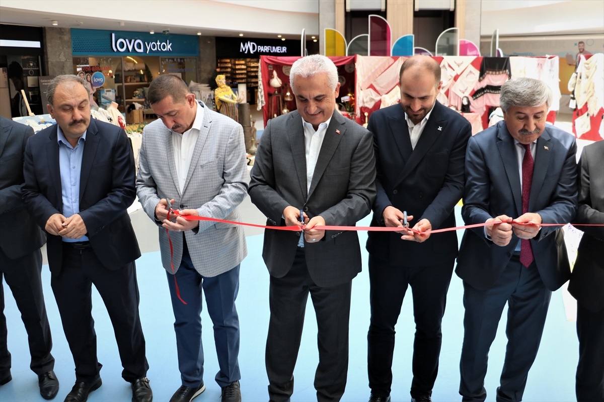TÜGVA ve Kastamonu Halk Eğitim Merkezi iş birliğiyle el sanatları sergisi açıldı