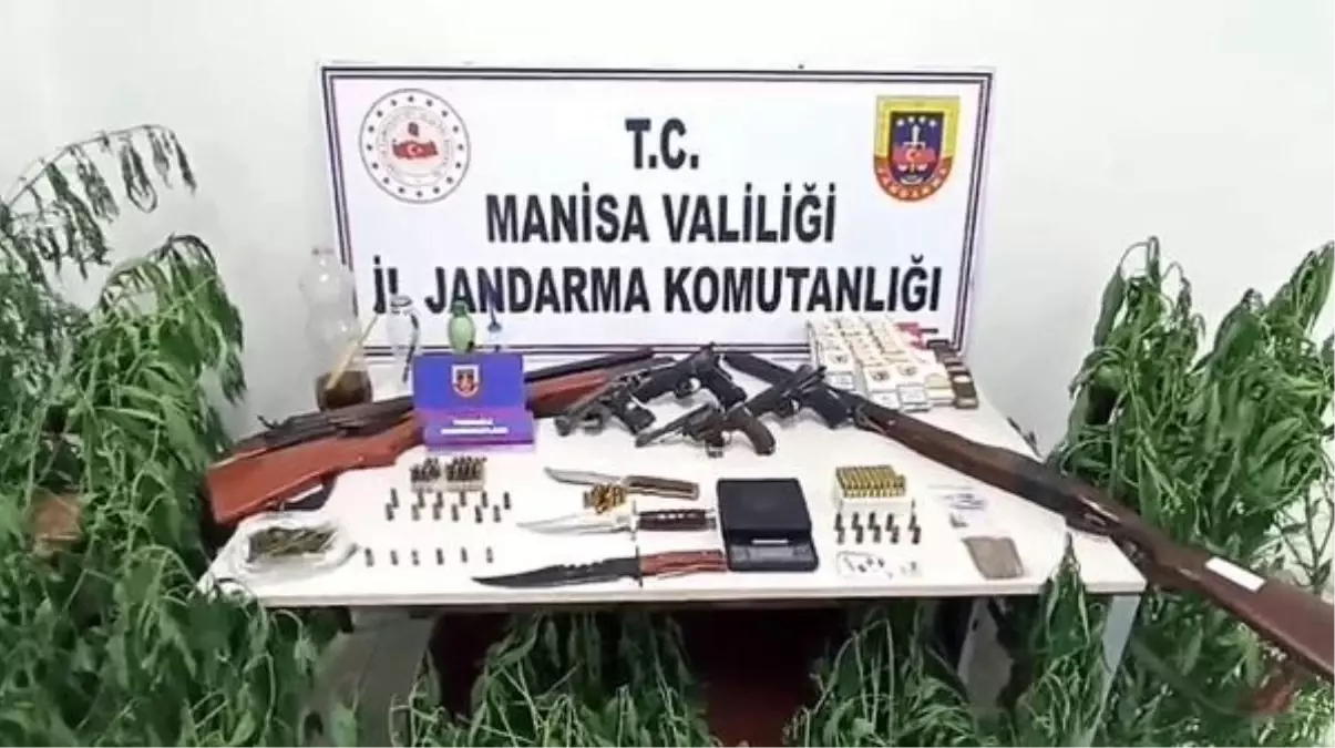 Manisa ve İzmir'de Jandarma Operasyonu: 21 Kişi Gözaltına Alındı