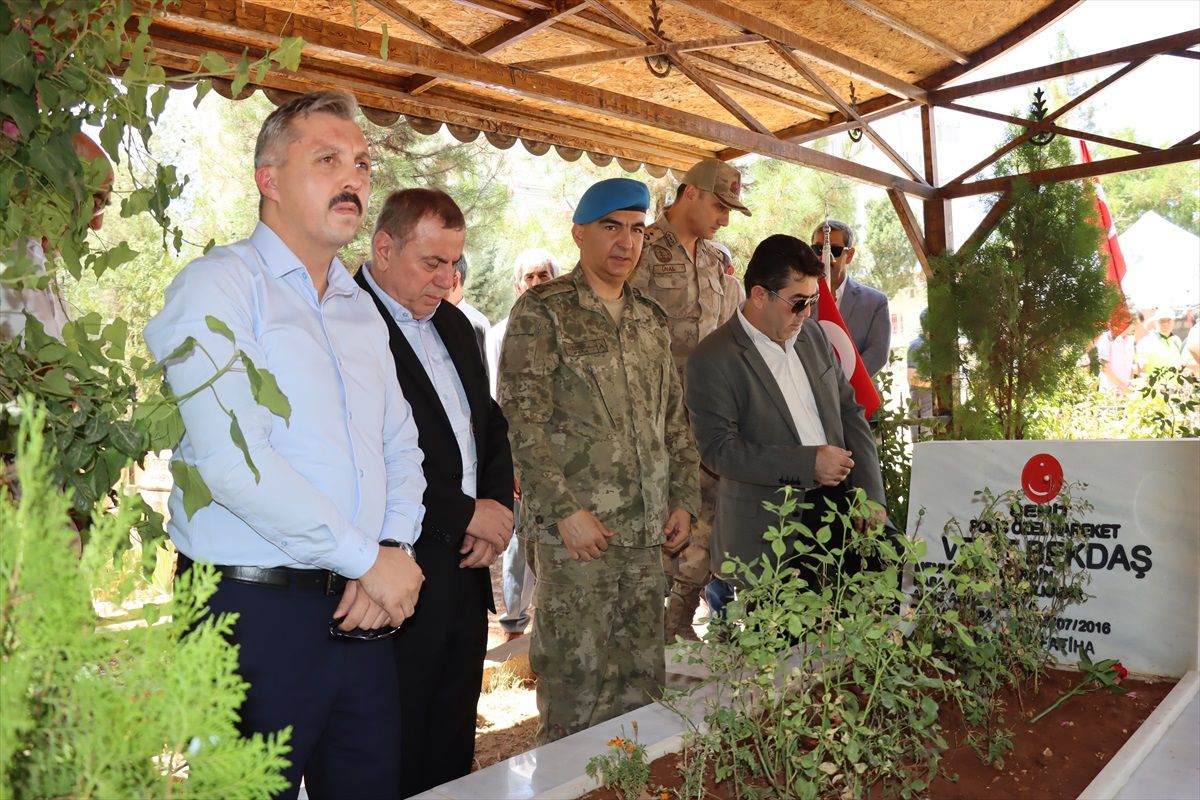 FETÖ şehidi Velid Bekdaş, kabri başında anıldı